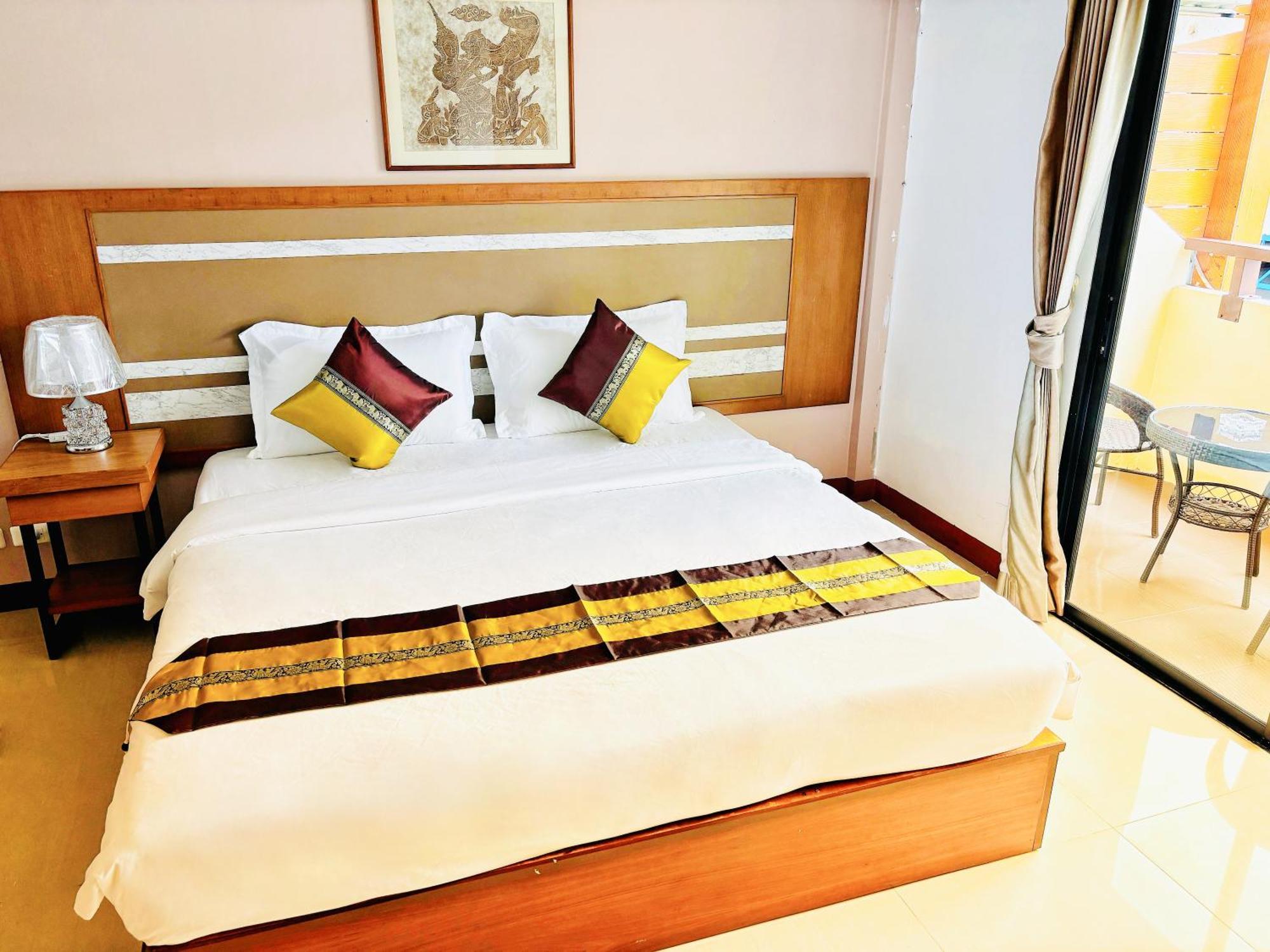 Patong Pool House Aparthotel Bagian luar foto