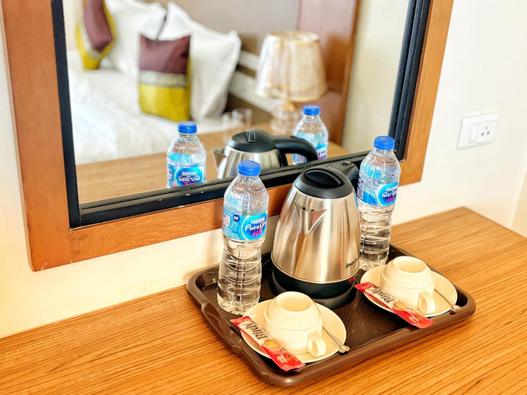 Patong Pool House Aparthotel Bagian luar foto