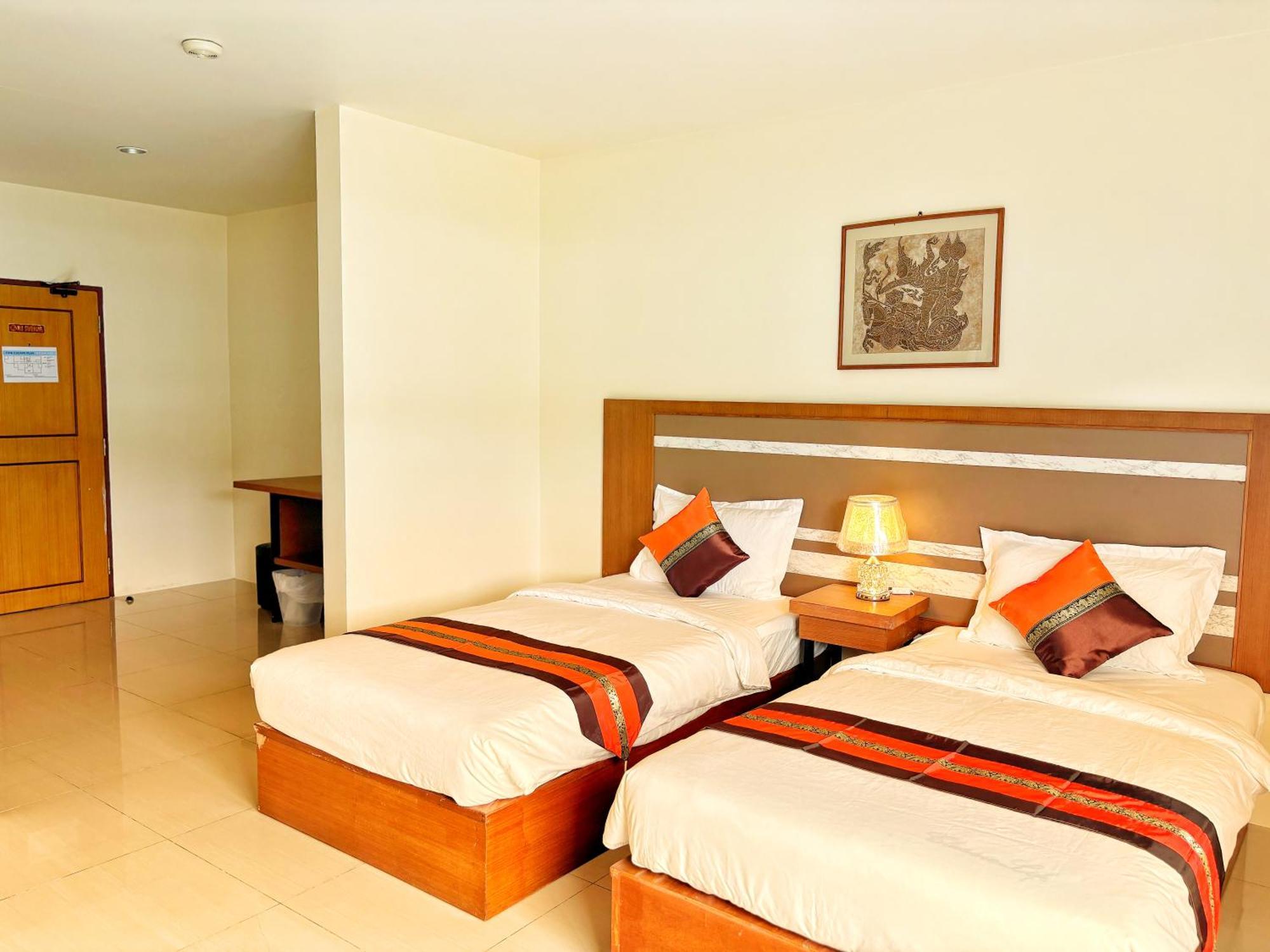Patong Pool House Aparthotel Bagian luar foto