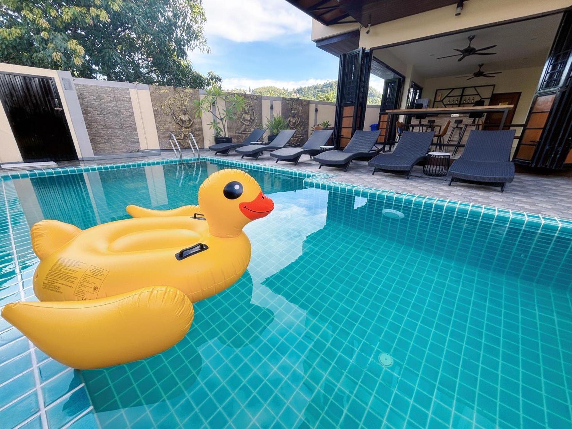 Patong Pool House Aparthotel Bagian luar foto