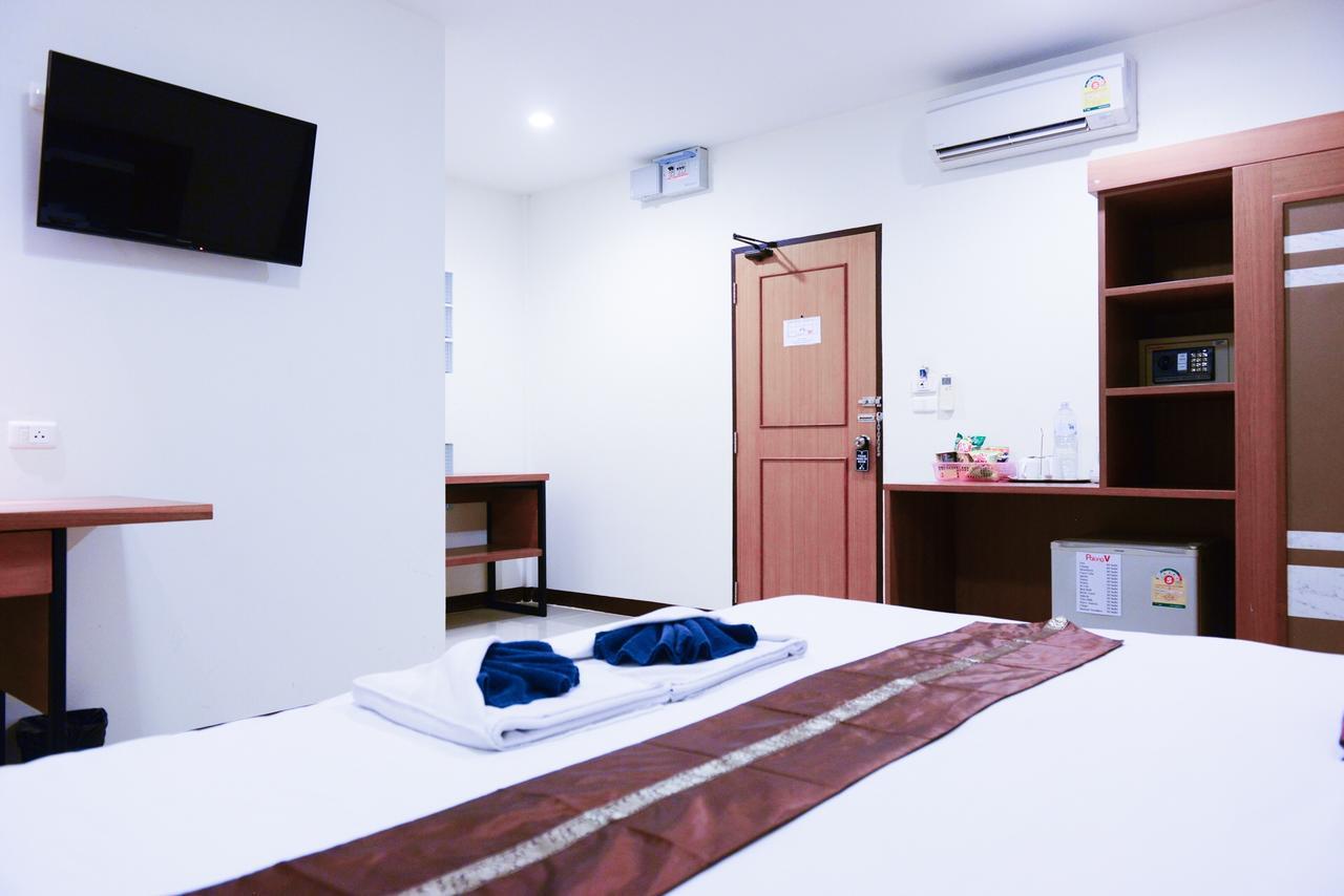 Patong Pool House Aparthotel Bagian luar foto