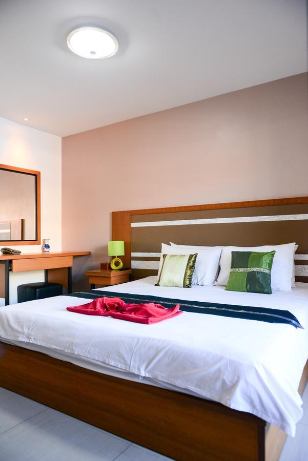 Patong Pool House Aparthotel Bagian luar foto