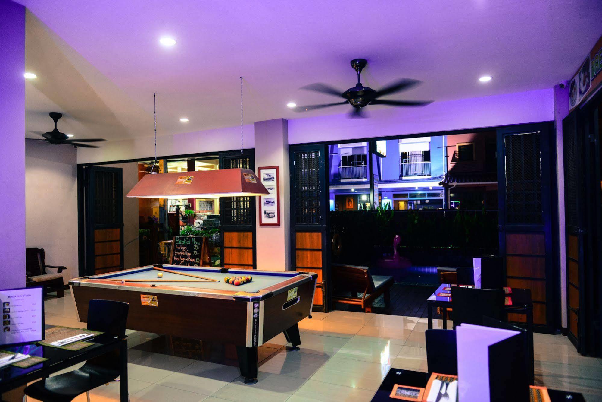 Patong Pool House Aparthotel Bagian luar foto